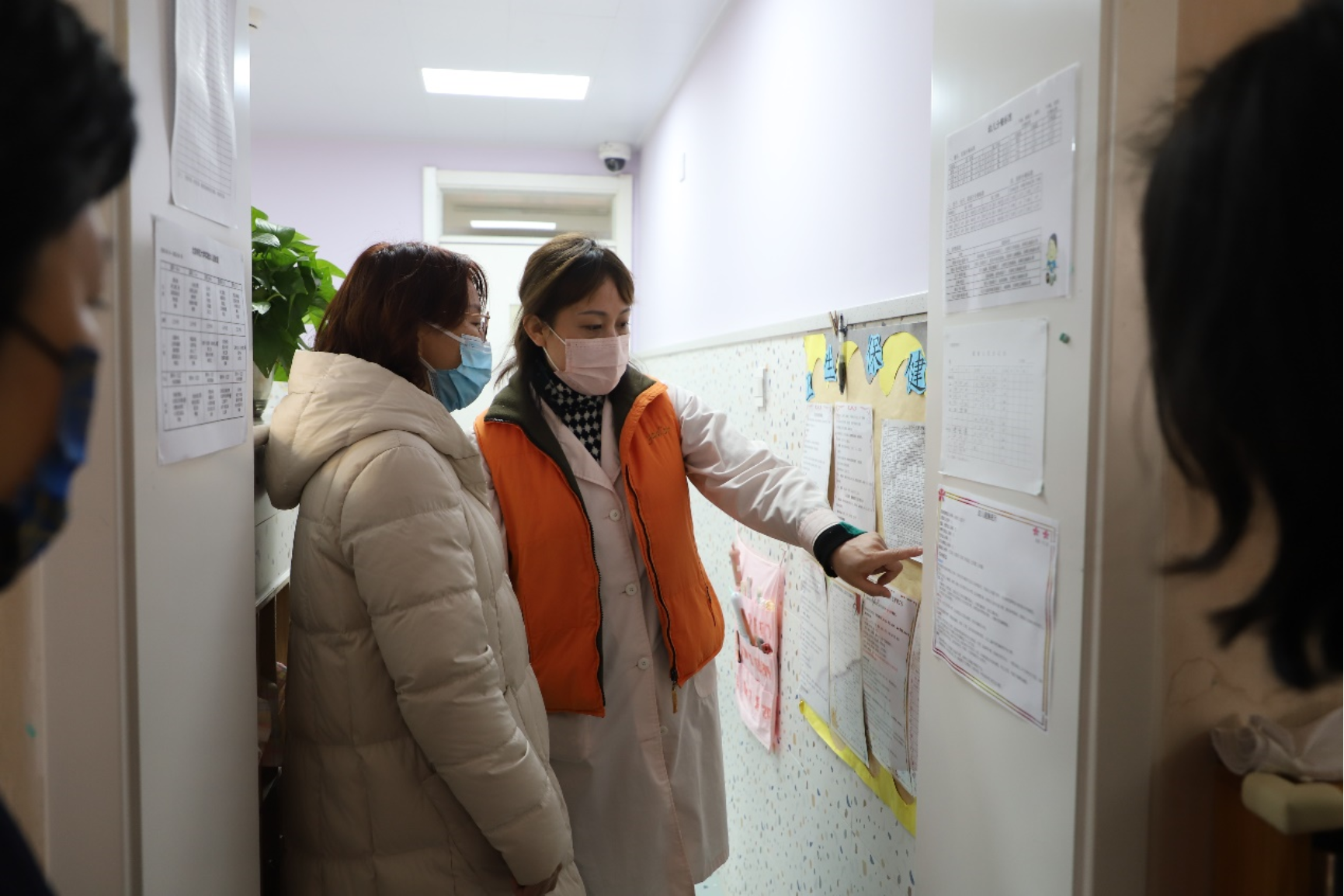 Ů��վ�ھ���ǰ����

�������Զ�����