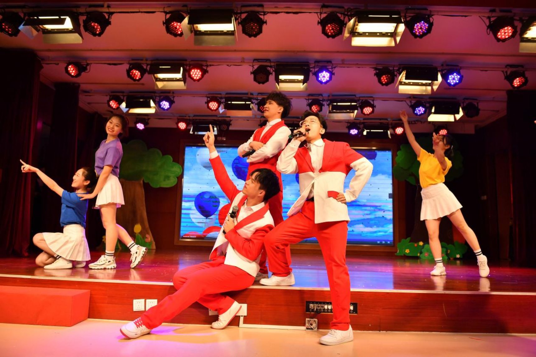 24����裺�Һ�2035�и�Լ