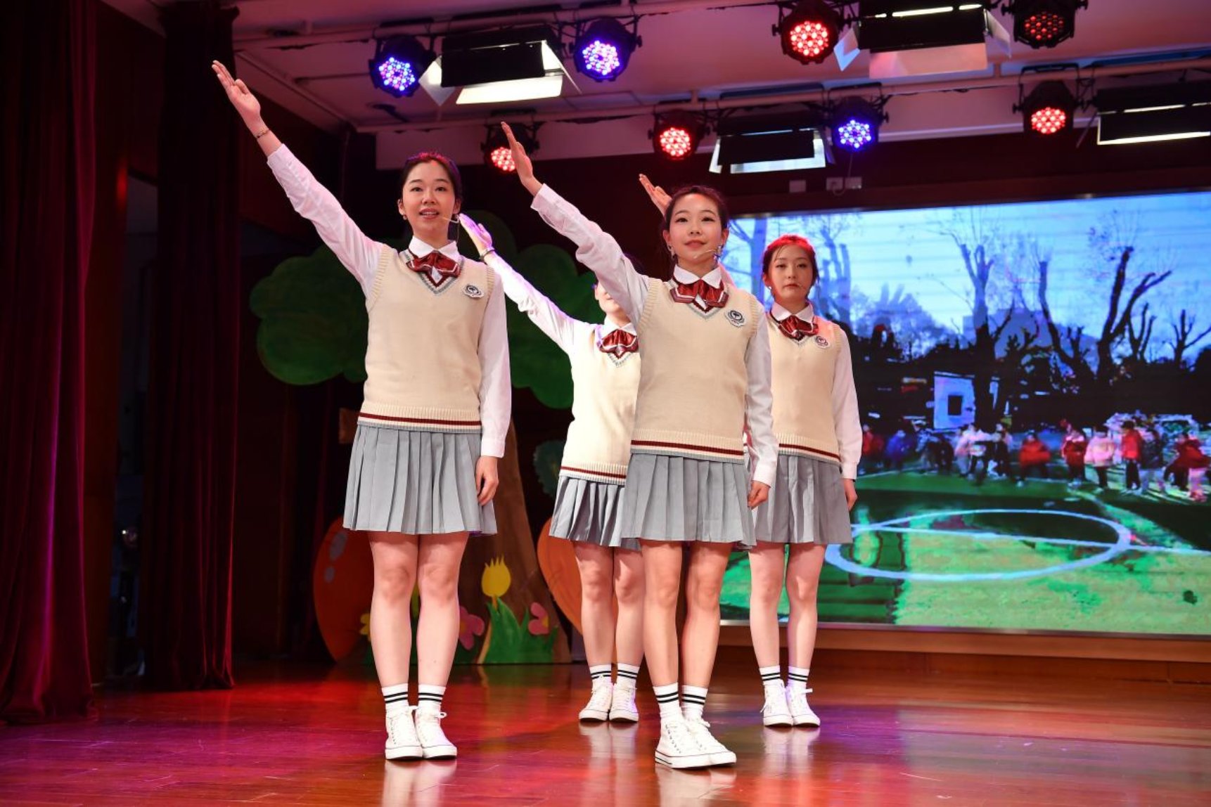 11 ʫ���У�ľ���������ʱ �����ػ�����֪